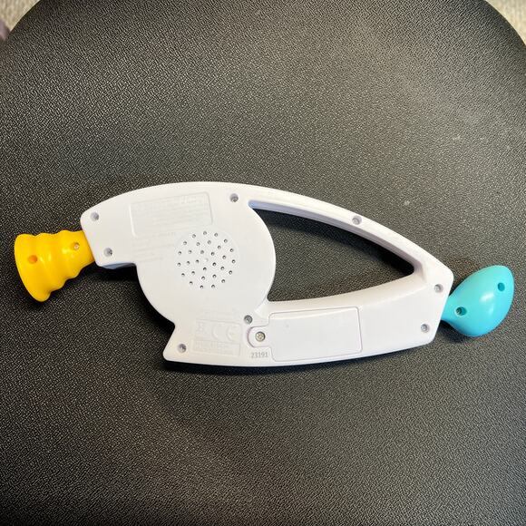 Hasbro BOP IT Game Toy Electronic Handheld PARTY E6393 BopIt 2018 - Picture 2 of 6